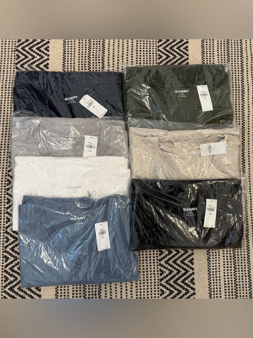 Old Navy Men’s V-Neck T-Shirt Bundle- Size L Tall